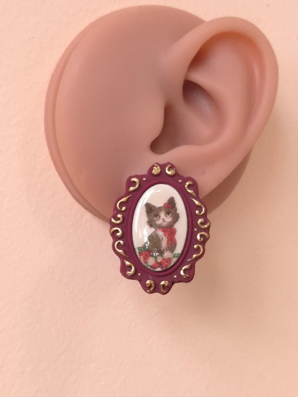 Meowdeline Vintage Frame (dark red)